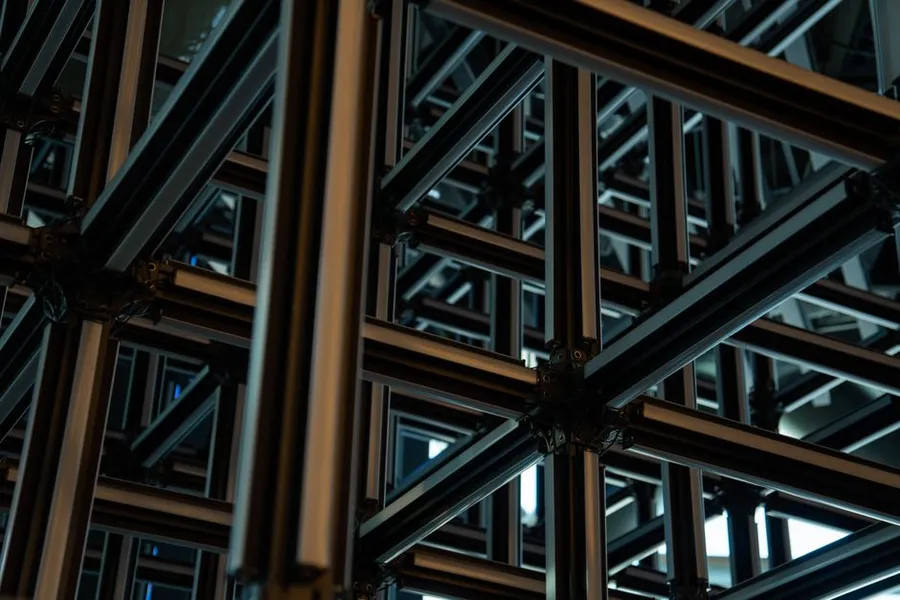 Ordered metal grid structure